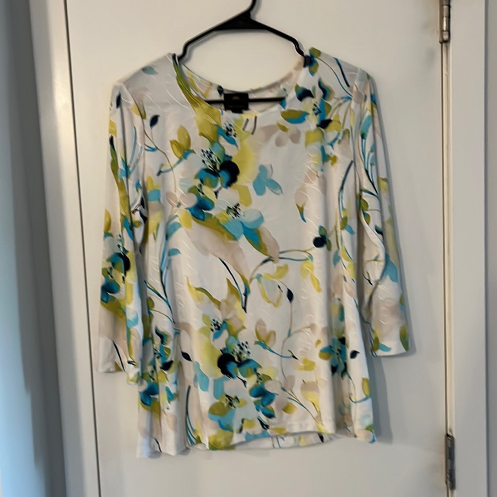 Soft and silky feeling floral blouse